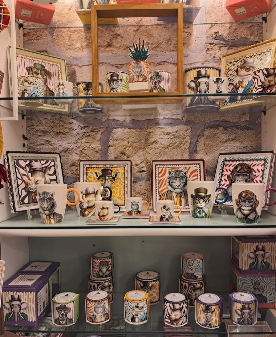 Collezione Egan di oggetti e ceramiche artistiche